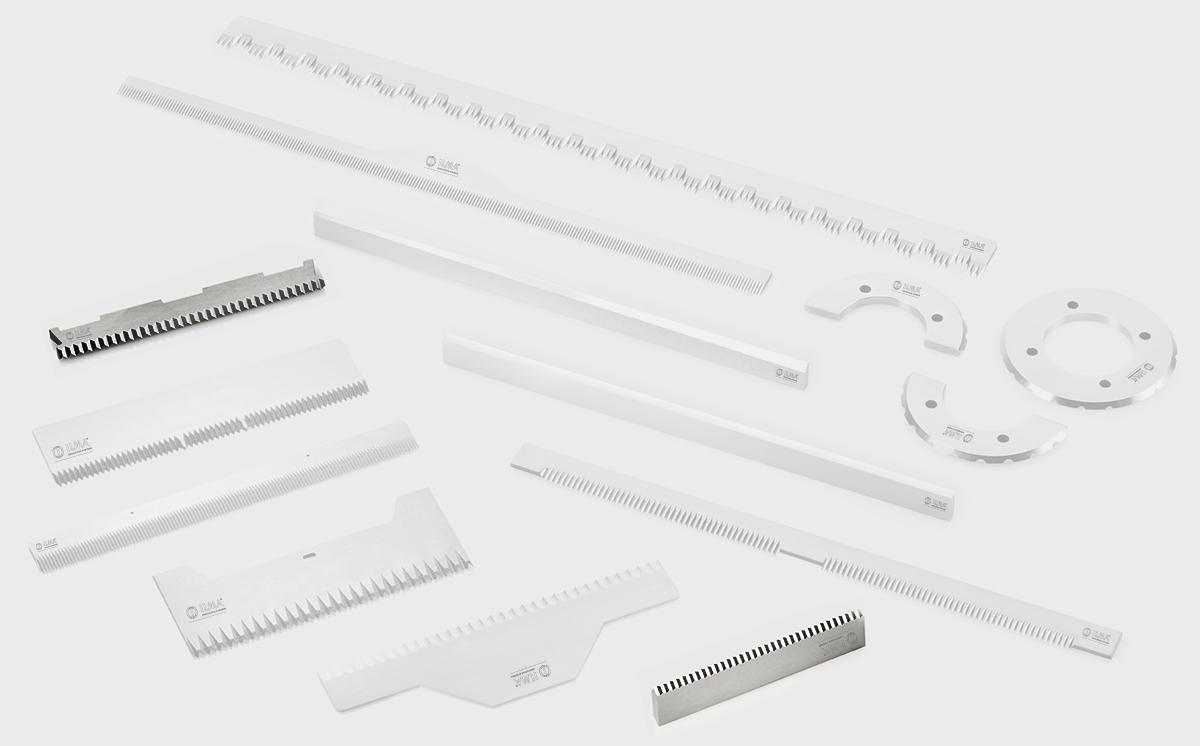 Zig zag blades for horizontal packaging machines